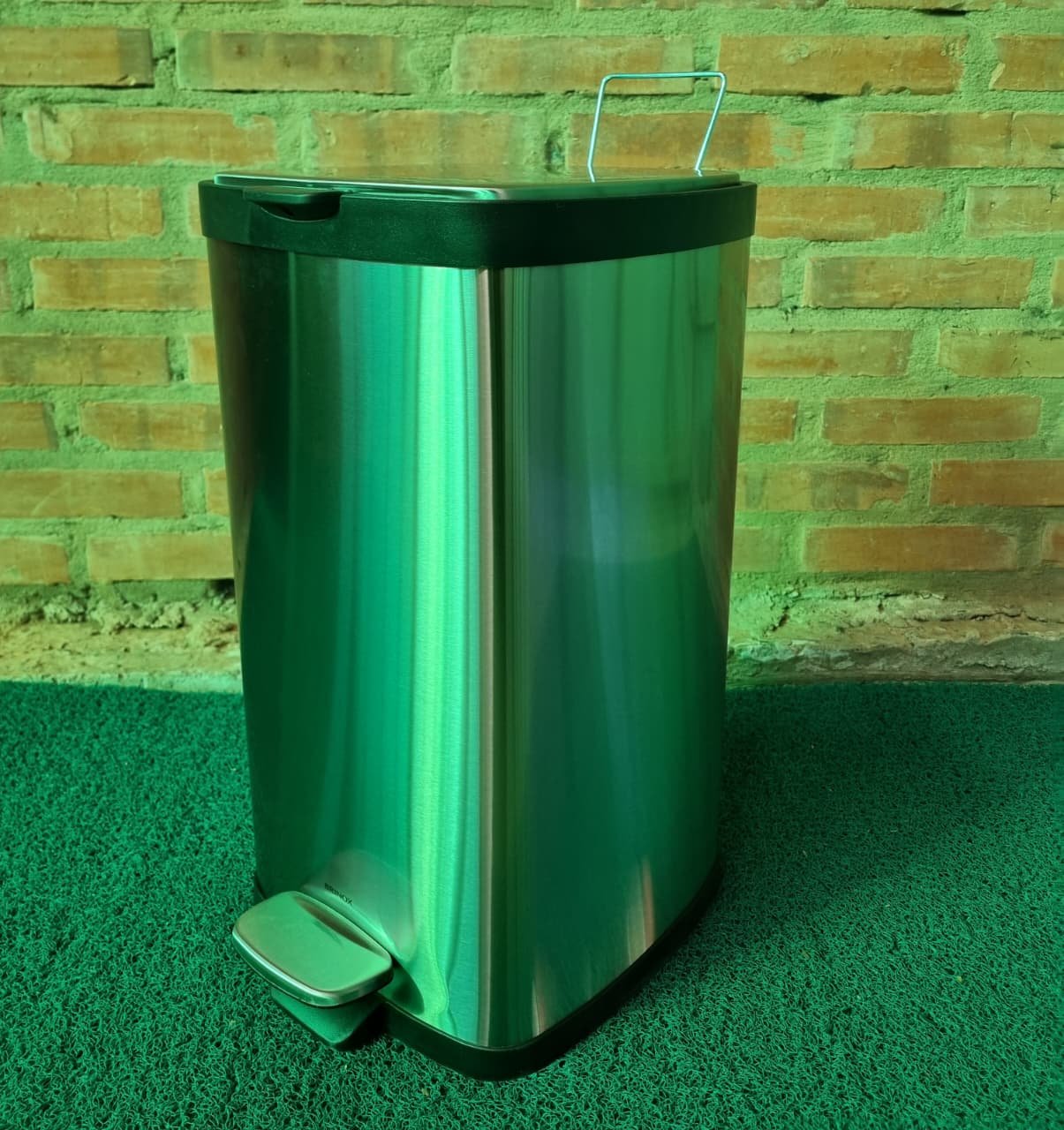 Basurero pedal inox frame bri, 20 L - Imagen 4