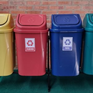 Basurero Plastico 60L c/ Soporte de Metal, Set de 4
